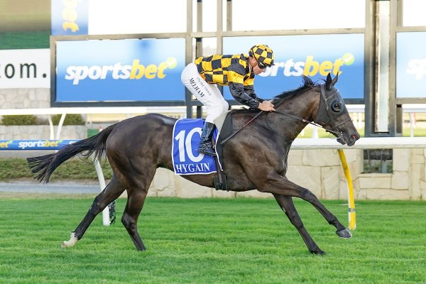 Snitzel mare opens winning account